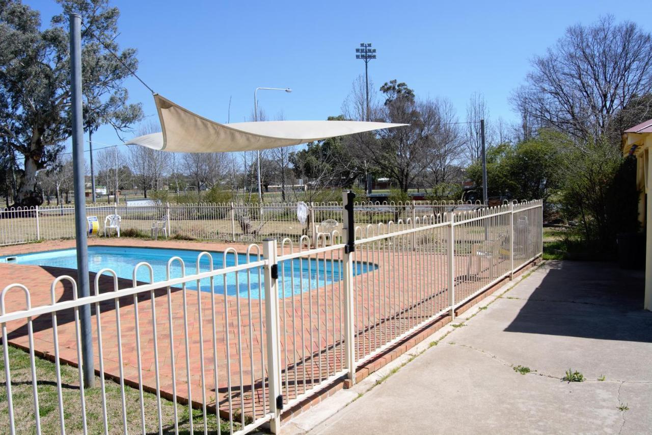 Civic Motor Inn Cowra Exterior foto